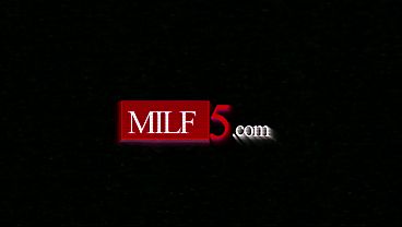 Curvy MILF5 Thicc Spends Her Day Getting Creamed Instead Of Getting A Facial