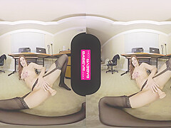 Jaden Cole’s Virtual Bliss: Masturbating in Her Office with VR Thrills